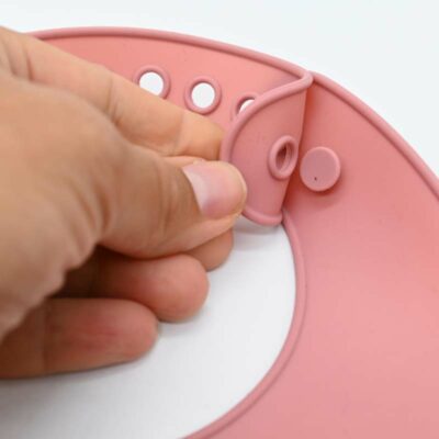 Bavoir en silicone avec récupérateur – coloris au choix