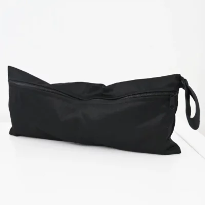 1 pochette multifonction imperméable et zippée – Minky Noir – Prix cassé