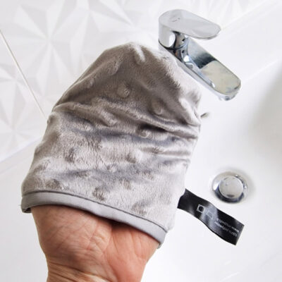 2 gants démaquillants à l’eau – coloris au choix