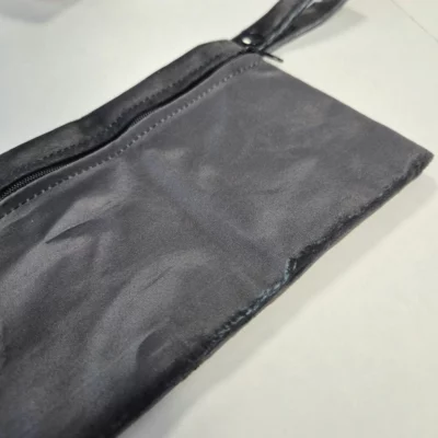 1 pochette multifonction imperméable et zippée – Minky Noir – Prix cassé