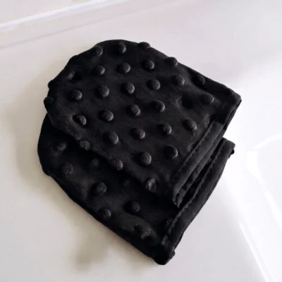2 gants démaquillants à l’eau – Noir